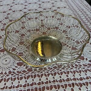 Vintage Silver Tone Wire Fruit Bowl – Metal Basket Scalloped Edge Centerpiece